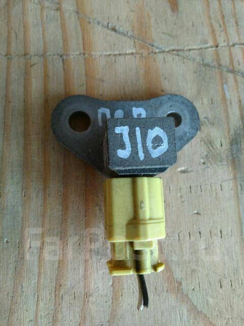 Кашкай j10 датчик. Датчик удара Qashqai j10. Датчик удара Ниссан. Датчик удара Ниссан 180sx. Датчик удара задний Кашкай j10.