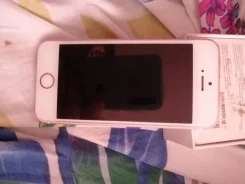 Apple iPhone SE. �/�, 32 ��, �������, 4G LTE