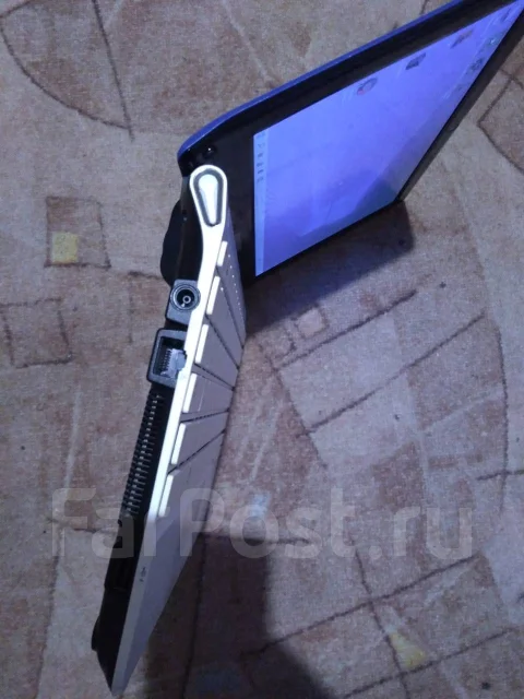 Samsung NC110. 10.1", 1,6����, ��� 2048 ��, ���� 250���, WiFi: 1, Bluetooth: 1, ����������� �� 3��. ����