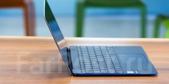 Asus ZenBook. 12.5", 2,7����, ��� 8 ��, ���� 250���, WiFi: 1, Bluetooth: 1, ����������� �� 8��. ����
