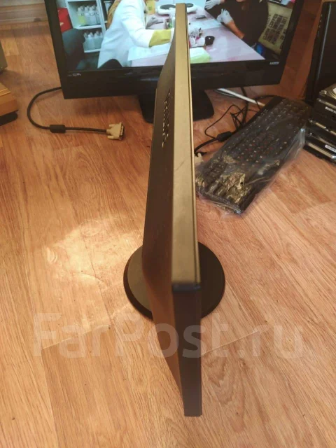 Philips. 19" ����