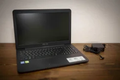 ASUS X555SJ. 15.6", 1,6����, ��� 8 ��, ���� 620���, WiFi, Bluetooth, ����������� �� 6��. ����