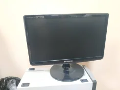 Samsung. 18.5"