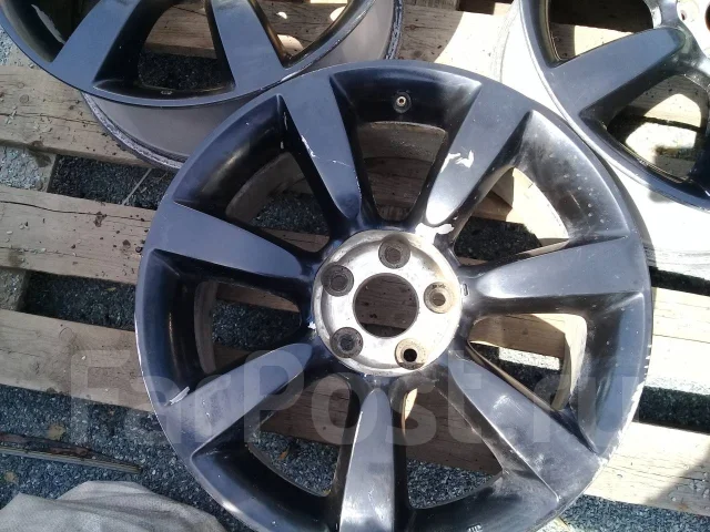 Infiniti. 8.0x18", 5x114.3, ET40 ����