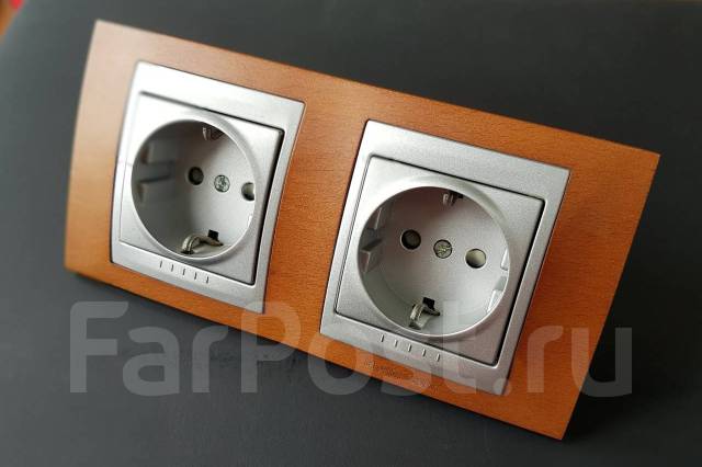 Розетка Unica Top - Свет и электрика во Владивостоке