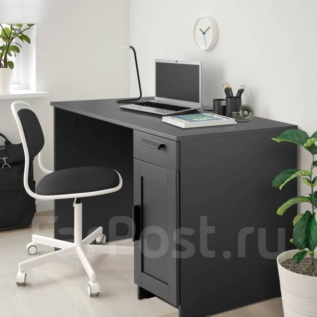 Бримнэс письменный стол черный