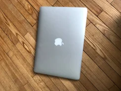 Apple MacBook Air 13 2013 Mid. 1,3����, ��� 4 ��, ���� 120���, WiFi: 1, Bluetooth: 1, ����������� �� 7��. ����