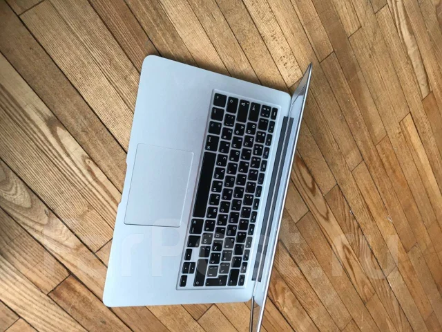 Apple MacBook Air 13 2013 Mid. 1,3����, ��� 4 ��, ���� 120���, WiFi: 1, Bluetooth: 1, ����������� �� 7��. ����