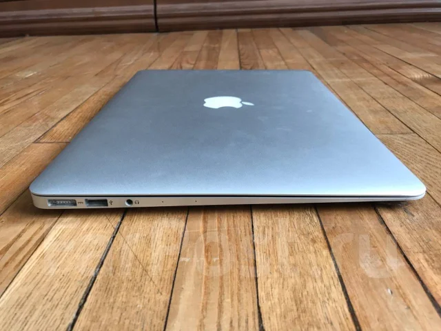 Apple MacBook Air 13 2013 Mid. 1,3����, ��� 4 ��, ���� 120���, WiFi: 1, Bluetooth: 1, ����������� �� 7��. ����