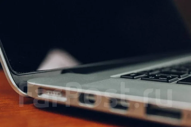 Apple MacBook Pro 15 2015 Mid. 15.4", 2,2����, ��� 16 ��, ���� 256���, WiFi: 1, Bluetooth: 1, ����������� �� 10��. ����