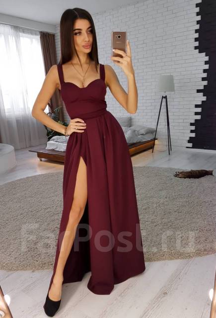Красное блестящее платье в пол с разрезом на ноге