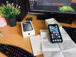 Apple iPhone Xr. �/�, 64 ��, ������, 3G, 4G LTE, NFC