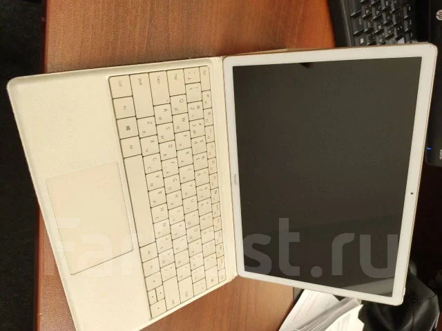 Huawei MateBook E. 12", 2,7����, ��� 4 ��, ���� 128���, WiFi: 1, Bluetooth: 1, ����������� �� 5��. ����