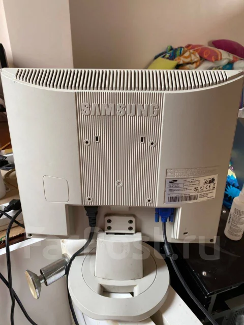 Samsung. 17" ����