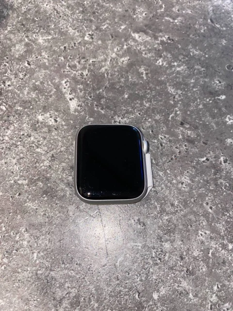 Apple Watch Series 4 Nike+ ����