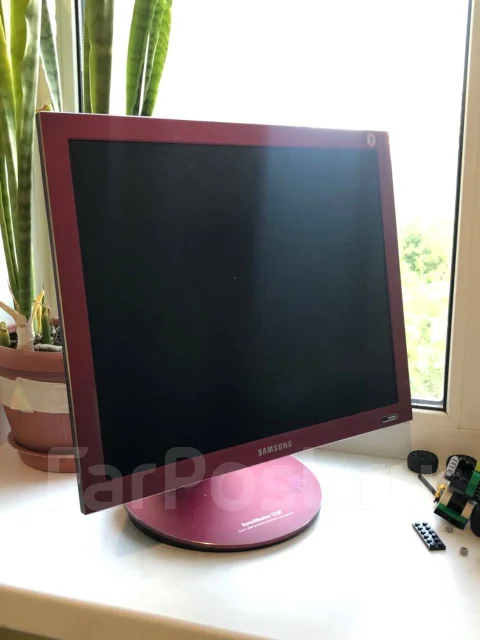 Samsung. 17" ����