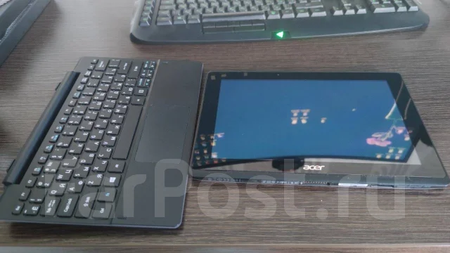 Acer Aspire Switch 10. 10.1", 1,8����, ��� 2048 ��, ���� 32���, WiFi: 1, Bluetooth: 1, ����������� �� 8��. ����