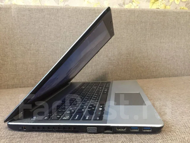 DEXP Atlas H139. 15.6", 2����, ��� 8 ��, ���� 500���, WiFi: 1, Bluetooth: 1, ����������� �� 3��. ����