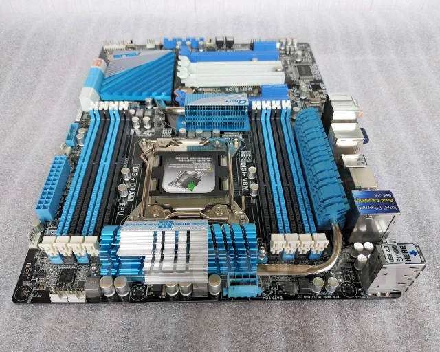 LGA2011 ����
