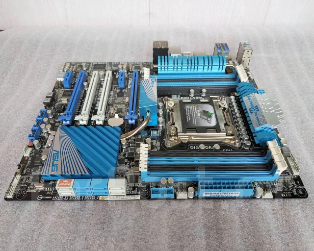 LGA2011 ����