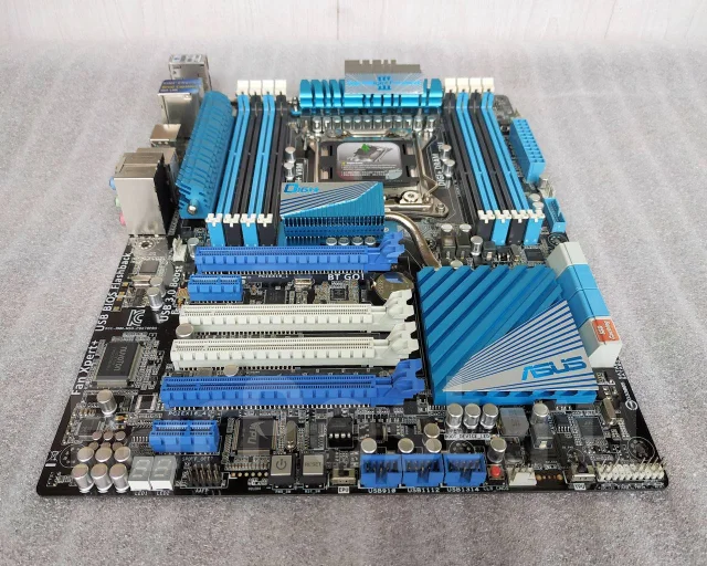 LGA2011 ����