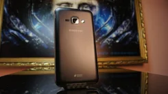 Samsung Galaxy J1. �/�