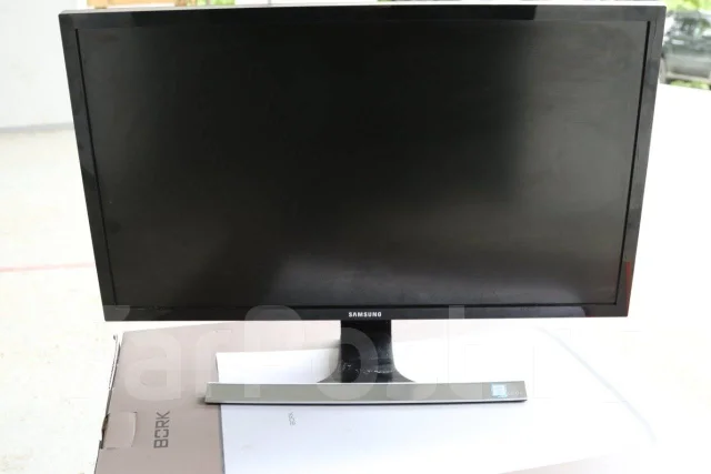 Samsung. 28" ����