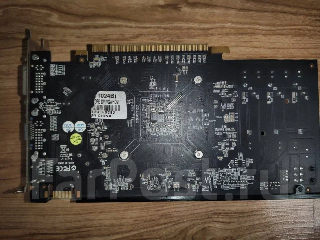 Lenovo B50-30. 15.6", 2,4����, ��� 2048 ��, ���� 250���, WiFi: 1, Bluetooth: 1, ����������� �� 6��. ����
