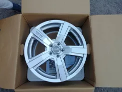 OZ Racing Versilia. 8.0x18", 5x108, ET45, �� 75���. ����