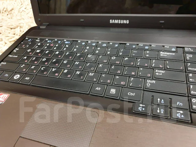Samsung R540. 15.4", 2,5����, ��� 4 ��, ���� 300���, WiFi: 1, Bluetooth: 1, ����������� �� 2��. ����