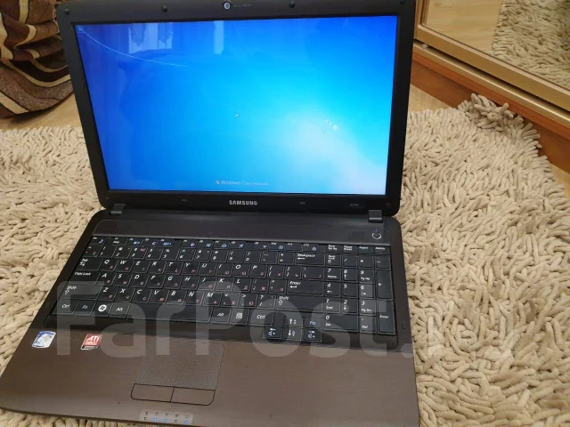 Samsung R540. 15.4", 2,5����, ��� 4 ��, ���� 300���, WiFi: 1, Bluetooth: 1, ����������� �� 2��. ����