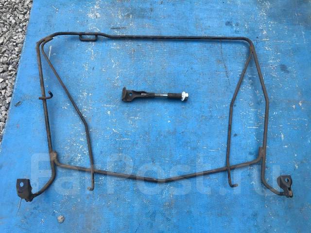 Крепление запасного колеса шеви. Калитка запаски грейт вол сейф. Кронштейн крепления запасного колеса 21213. Запаски крепление мерседес». Land cruiser 80 запаска.