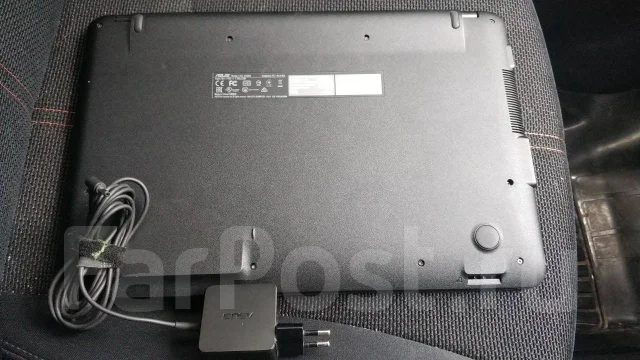 Asus X540S. 15.6", 1 600����, ��� 2048 ��, ���� 320���, WiFi: 1, Bluetooth: 1, ����������� �� 4��. ����