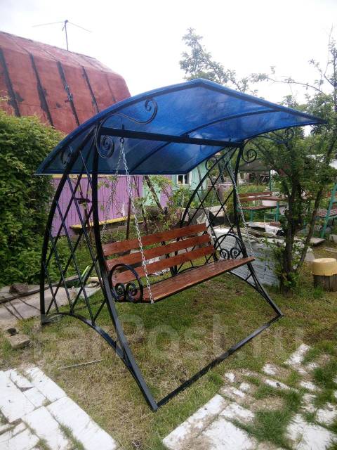 Качели садовые, скамейки, новый, в наличии. Цена: 35 000₽ в Хабаровске