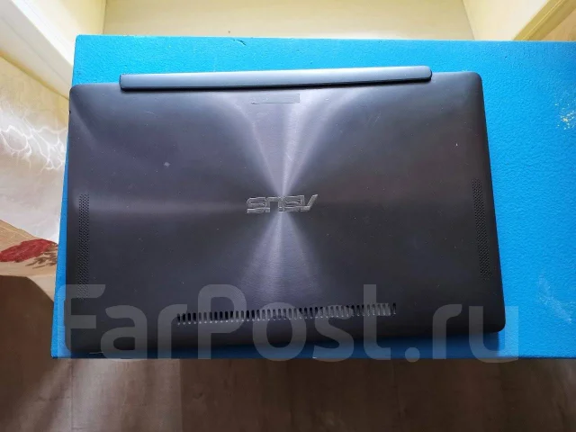 Asus Transformer Book TX300CA. 13.3", 2����, ��� 4 ��, ���� 628���, WiFi: 1, Bluetooth: 1, ����������� �� 1��. ����