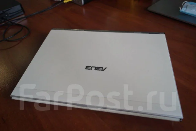 Asus U. 12", 2,4����, ��� 2048 ��, ���� 232���, WiFi: 1, Bluetooth: 1 ����