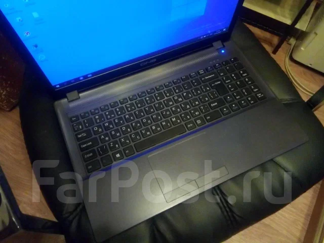 DNS. 15.6", 2,4����, ��� 8 ��, ���� 120���, WiFi: 1, Bluetooth: 1, ����������� �� 3��. ����