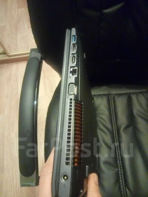 DNS. 15.6", 2,4����, ��� 8 ��, ���� 120���, WiFi: 1, Bluetooth: 1, ����������� �� 3��. ����