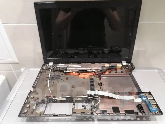 Acer Aspire V3-551. 15.6", 3,2����, ��� 6 ��, WiFi: 1, Bluetooth: 1, ����������� �� 1��. ����