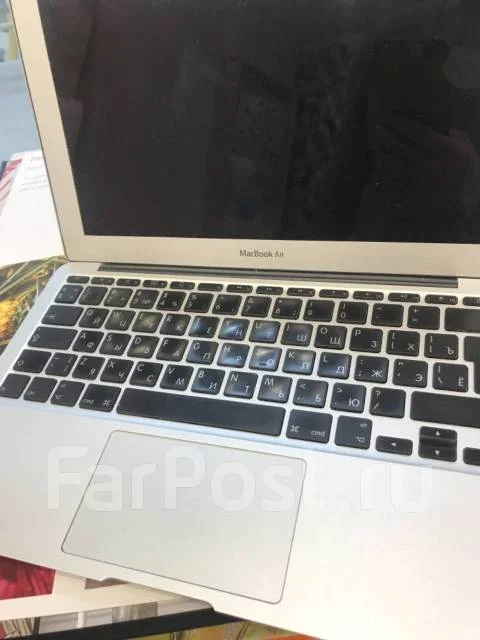 Apple MacBook Air 11. 11", 1,4����, ��� 2048 ��, ���� 60���, WiFi: 1, Bluetooth: 1, ����������� �� 9��. ����