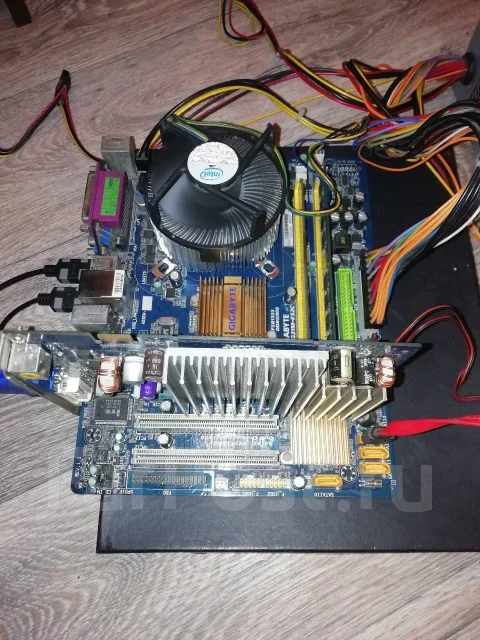Intel Core 2 Duo E8400 ����