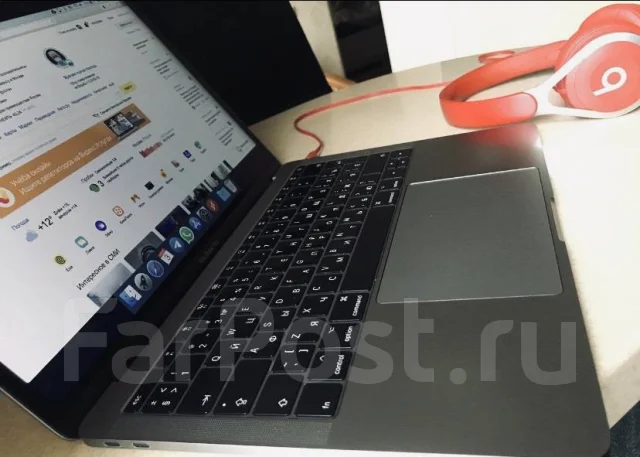 Apple MacBook Pro 13 2017 Mid MPXT2. 13.3", 2,3����, ��� 8 ��, ���� 256���, WiFi: 1, Bluetooth: 1, ����������� �� 10��. ����