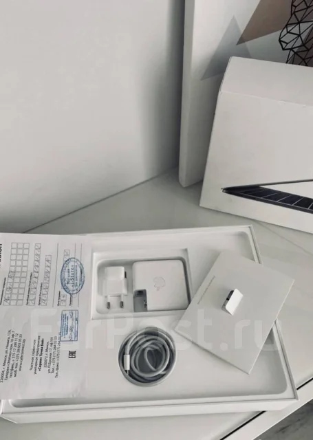 Apple MacBook Pro 13 2017 Mid MPXT2. 13.3", 2,3����, ��� 8 ��, ���� 256���, WiFi: 1, Bluetooth: 1, ����������� �� 10��. ����