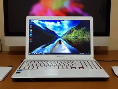 Packard Bell. 15.6", 2 200,0����, ��� 8 ��, ���� 500���, WiFi, Bluetooth, ����������� �� 3��. ����