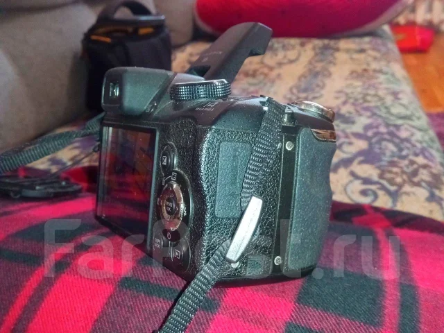 Fujifilm FinePix S4000. 10 - 14.9 ��, ���: 14� � ����� ����