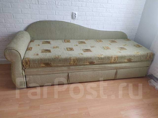 Продам диван-кушетку, б/у, в наличии. Цена: 4 000₽ во Владивостоке