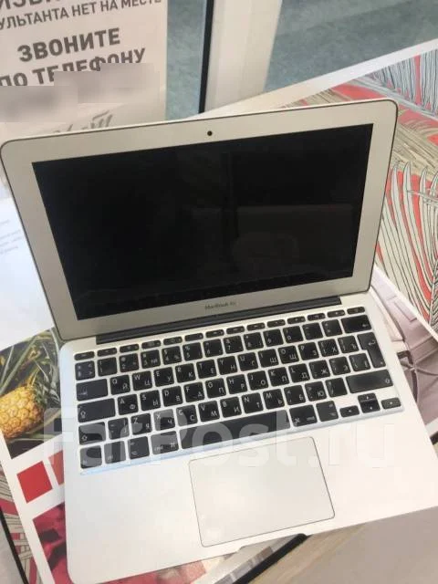 Apple MacBook Air 11. 11", 1,4����, ��� 2048 ��, ���� 60���, WiFi: 1, Bluetooth: 1, ����������� �� 9��. ����