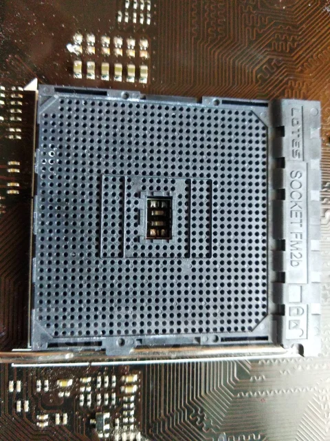 Socket FM2+ ����