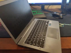 Samsung 535U3C. 13.3", 2 100,0����, ��� 4 ��, ���� 1���, WiFi, Bluetooth, ����������� �� 2��. ����