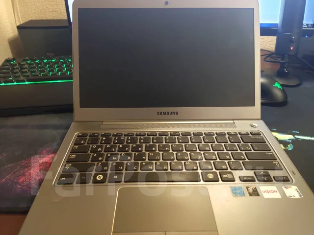Samsung 535U3C. 13.3", 2 100����, ��� 4 ��, ���� 1���, WiFi: 1, Bluetooth: 1, ����������� �� 2��. ����